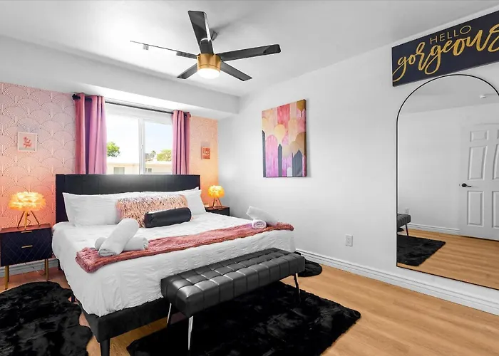 3 King Beds, Pvt Hot Tub, 15 Min Barrett Jackson! Holiday home