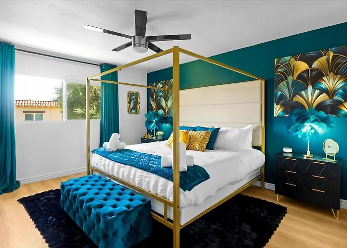 3 King Beds, Pvt Hot Tub, 15 Min Barrett Jackson! Holiday home *