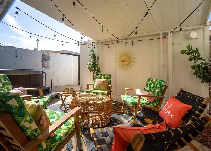 3 King Beds, Pvt Hot Tub, 15 Min Barrett Jackson! Holiday home Scottsdale